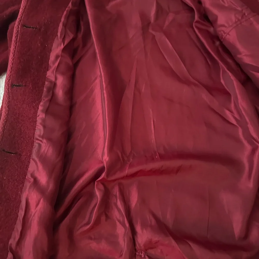 Vintage wool coat cranberry red size 2/4. Shawl neck, retro buttons,big pockets
